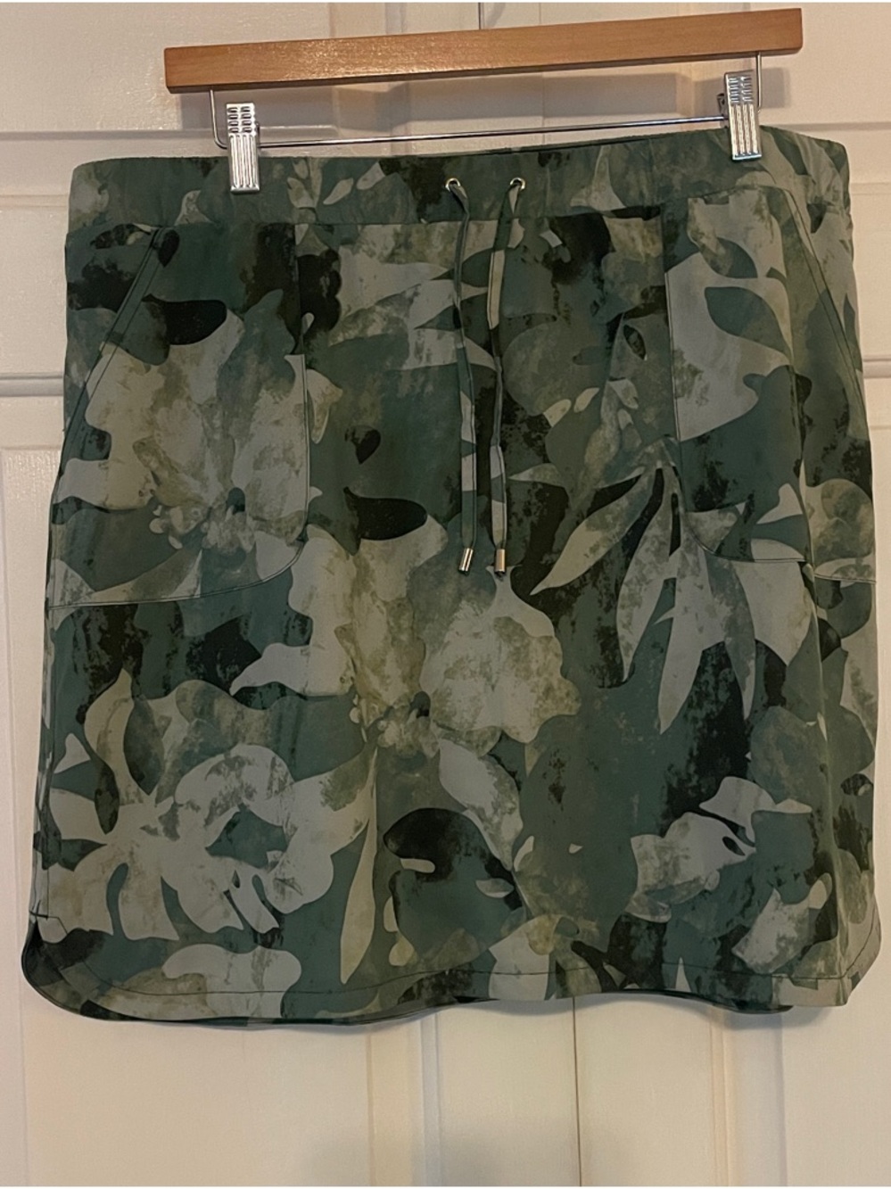 Chico's Zenergy Skort US 14 - Botanical print Floral Camo Print